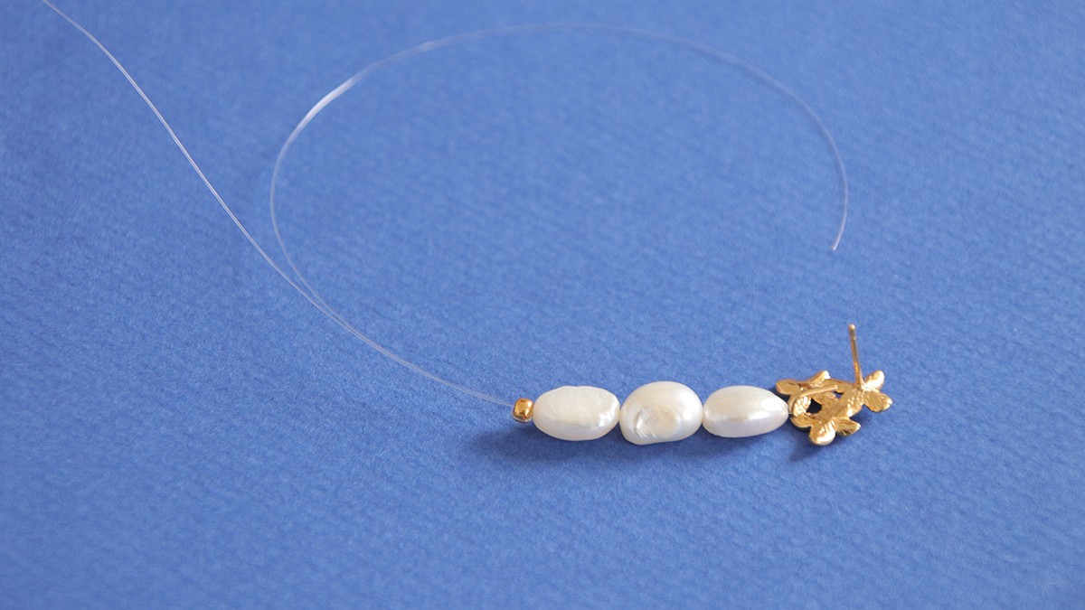 Boucles d'oreilles pendantes en perles d'eau douce : Etape 6