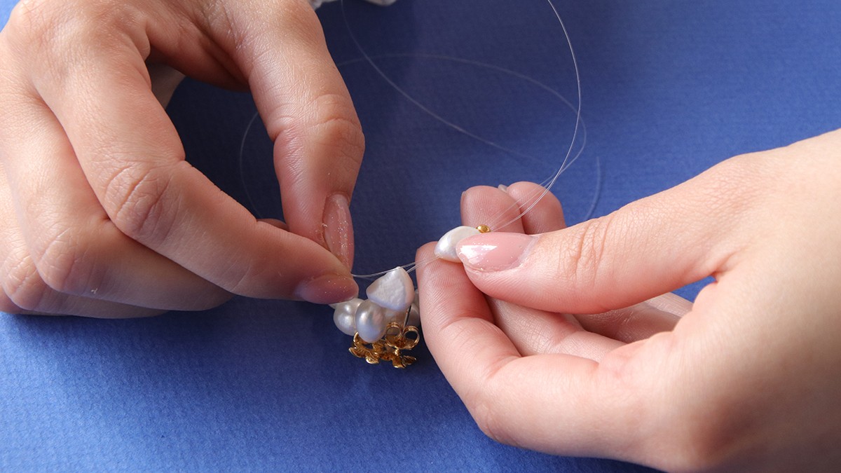 Boucles d'oreilles pendantes en perles d'eau douce : Etape 8