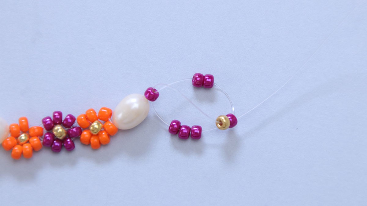Bracelet de fleurs en rocailles et perles d'eau douce : Etape 3