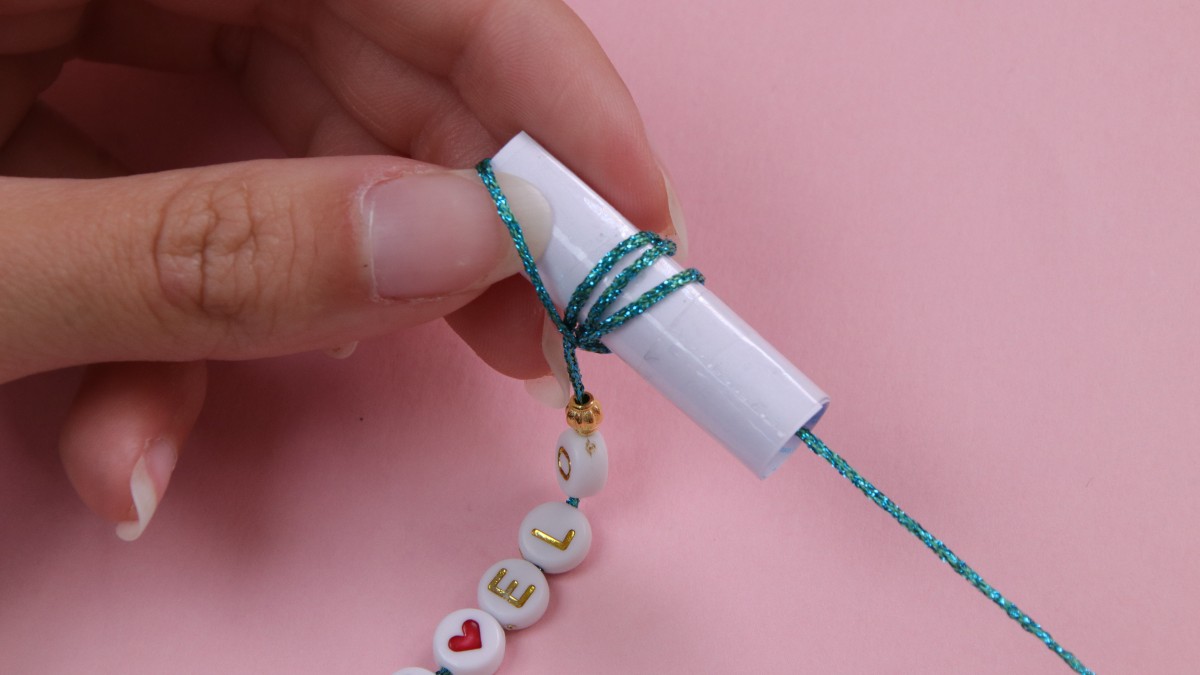 Bracelets EVJF avec fil métallisé et perles lettres : Etape 3
