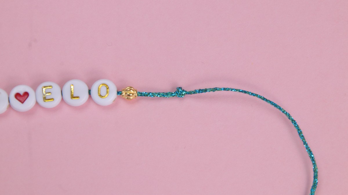 Bracelets EVJF avec fil métallisé et perles lettres : Etape 4