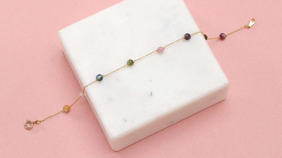 Schéma Bracelet chaîne fine avec pierres naturelles Tourmaline