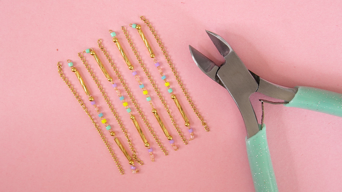 Boucles d'oreilles pendantes avec chaînes pastel : Etape 1