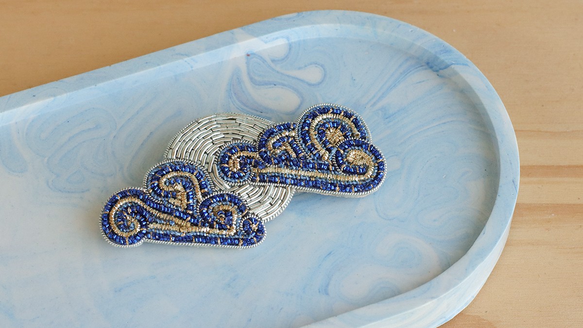 Schéma Broche Bijoux en forme de Lune Embrumée avec Cannetille et Fil Kreinik