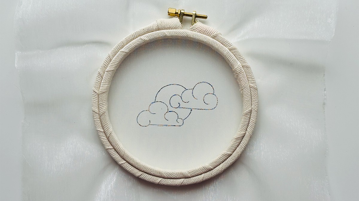 Broche Bijoux en forme de Lune Embrumée avec Cannetille et Fil Kreinik : Etape 1