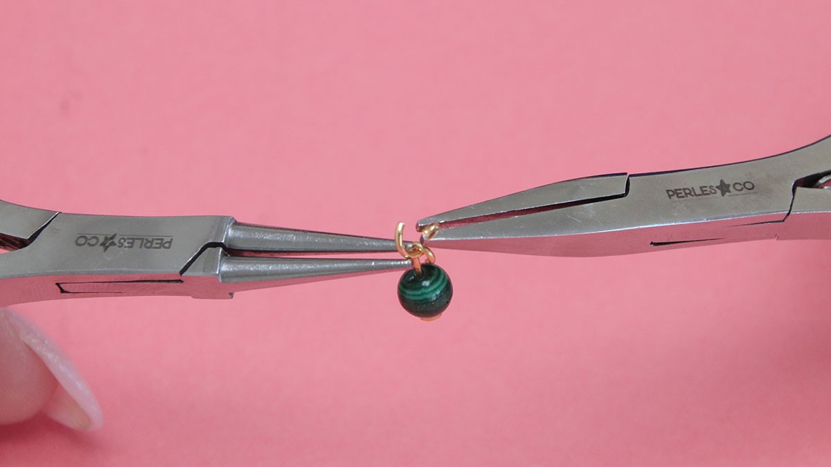 Créoles multi breloques avec pierres naturelles : Etape 2