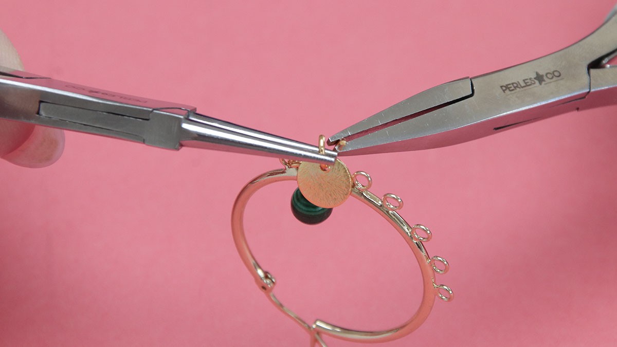 Créoles multi breloques avec pierres naturelles : Etape 4