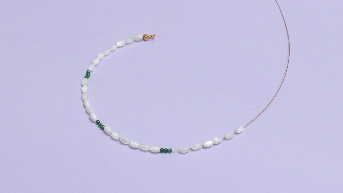 Collier de perles chips et nacrés : Etape 2