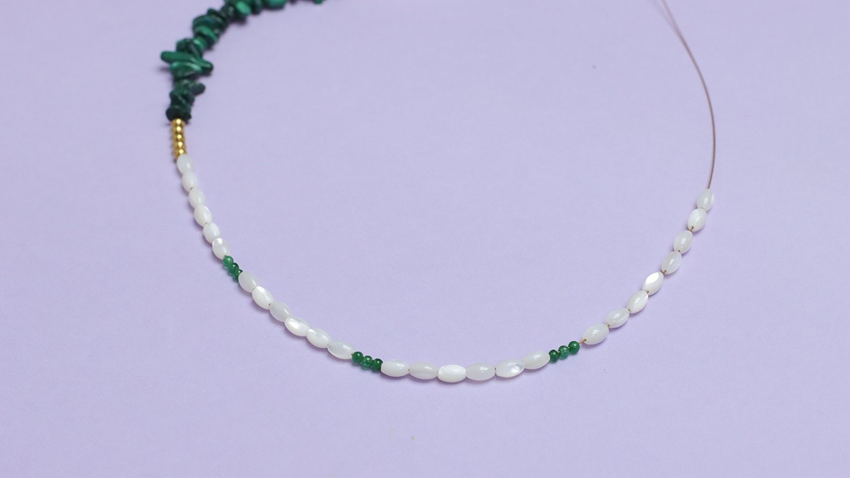 Collier de perles chips et nacrés : Etape 4