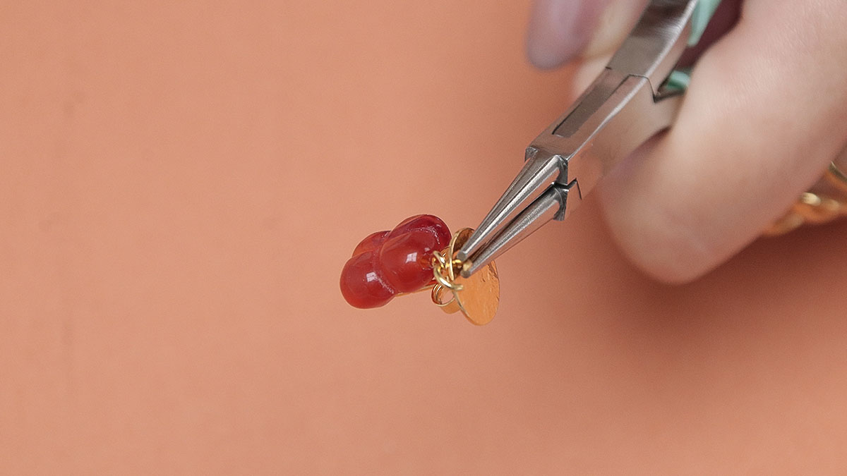 Boucles d'oreilles pendantes en trèfle Cornaline : Etape 2