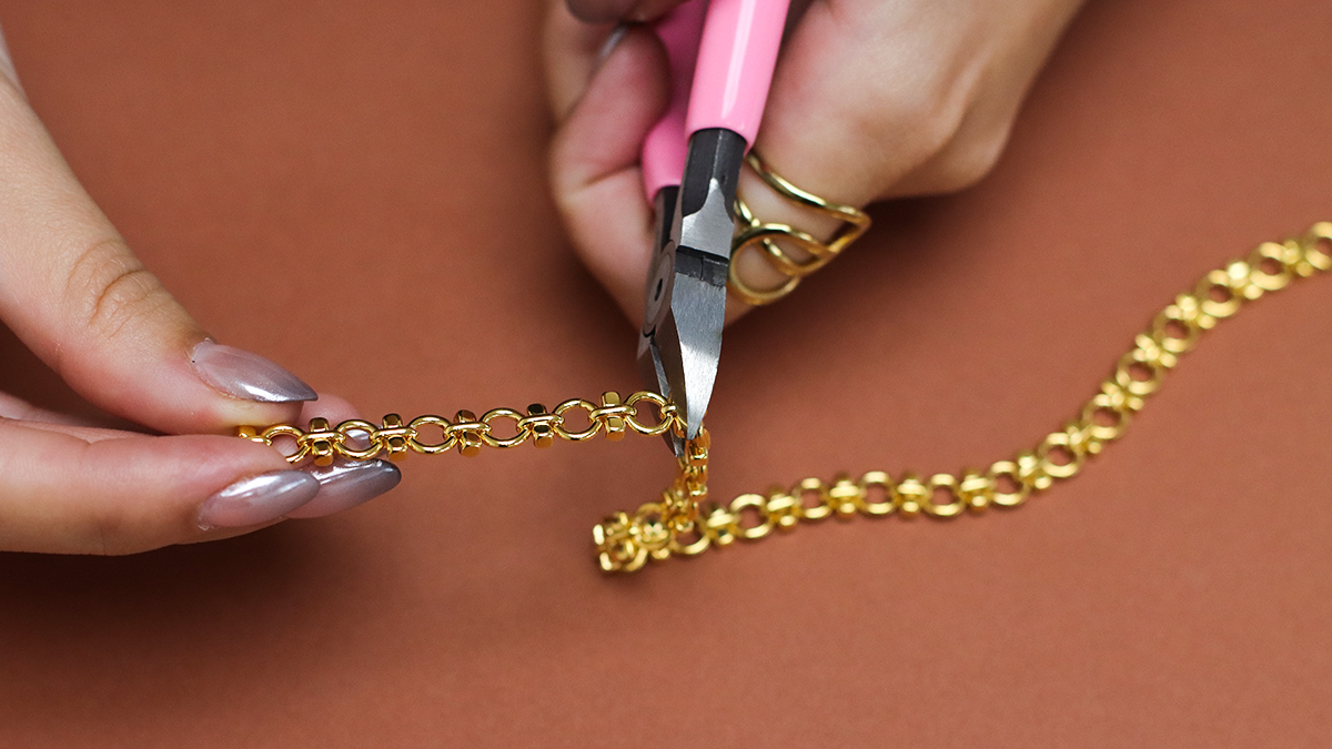 Bracelet vintage double maillons avec cristal serti Aurora : Etape 2