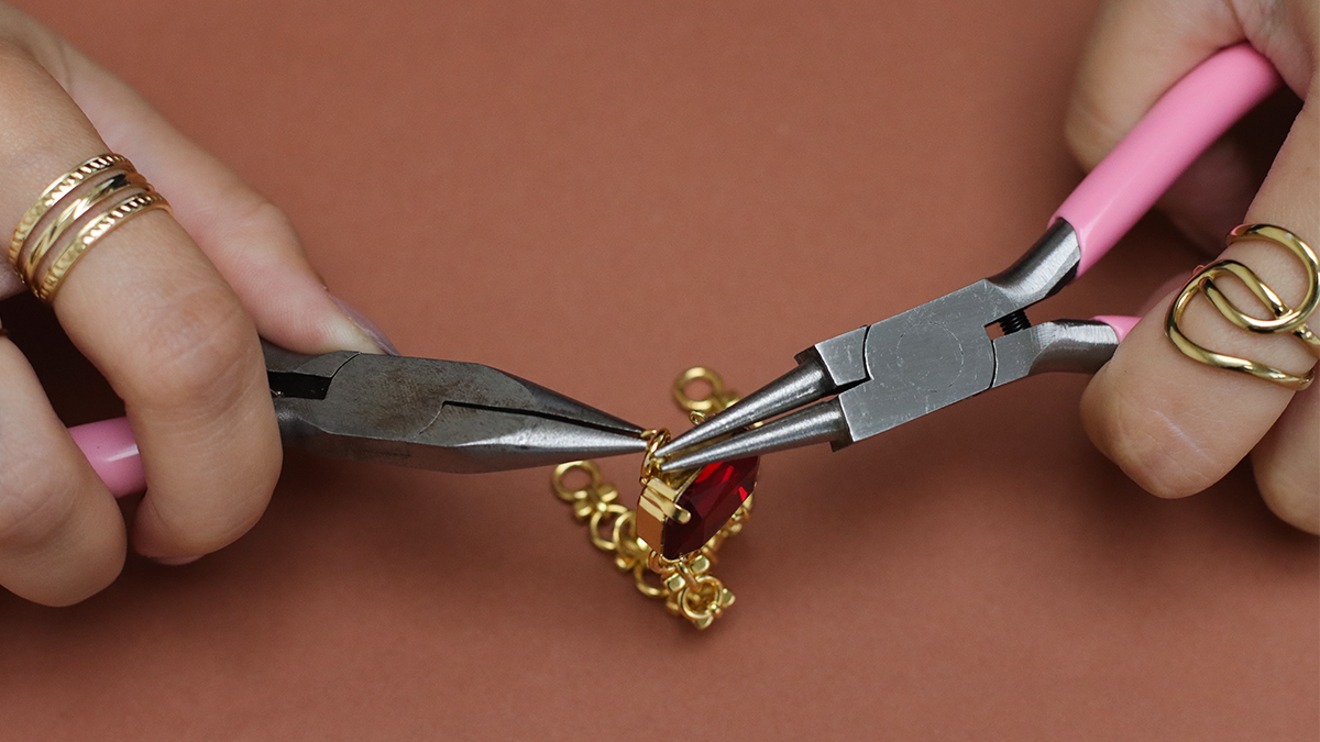 Bracelet vintage double maillons avec cristal serti Aurora : Etape 7