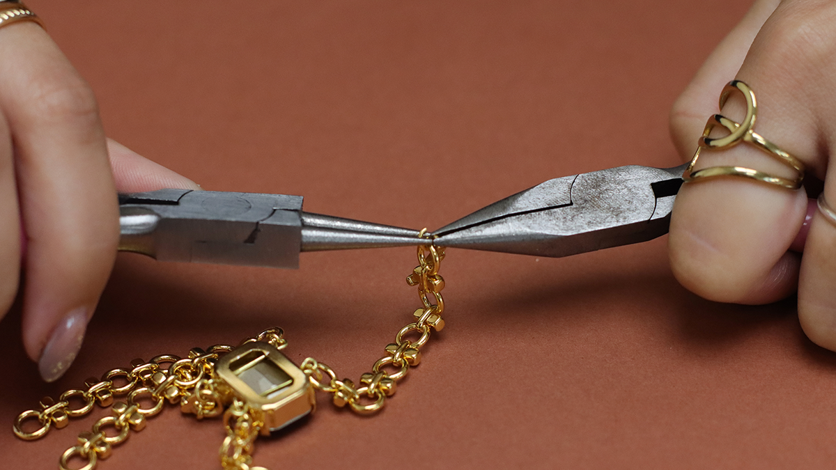 Bracelet vintage double maillons avec cristal serti Aurora : Etape 8