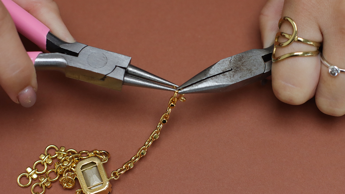 Bracelet vintage double maillons avec cristal serti Aurora : Etape 9