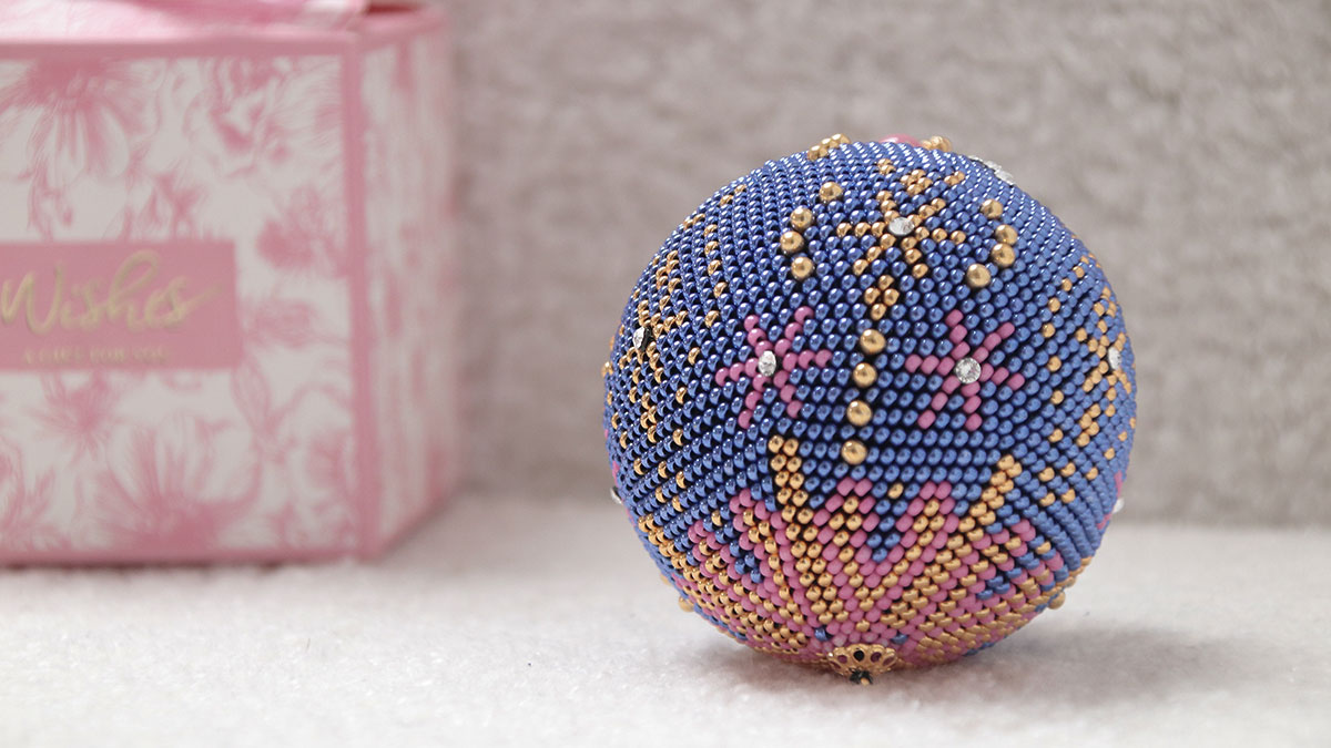 Schéma Boule de Noël en spirale au crochet bleue et rose