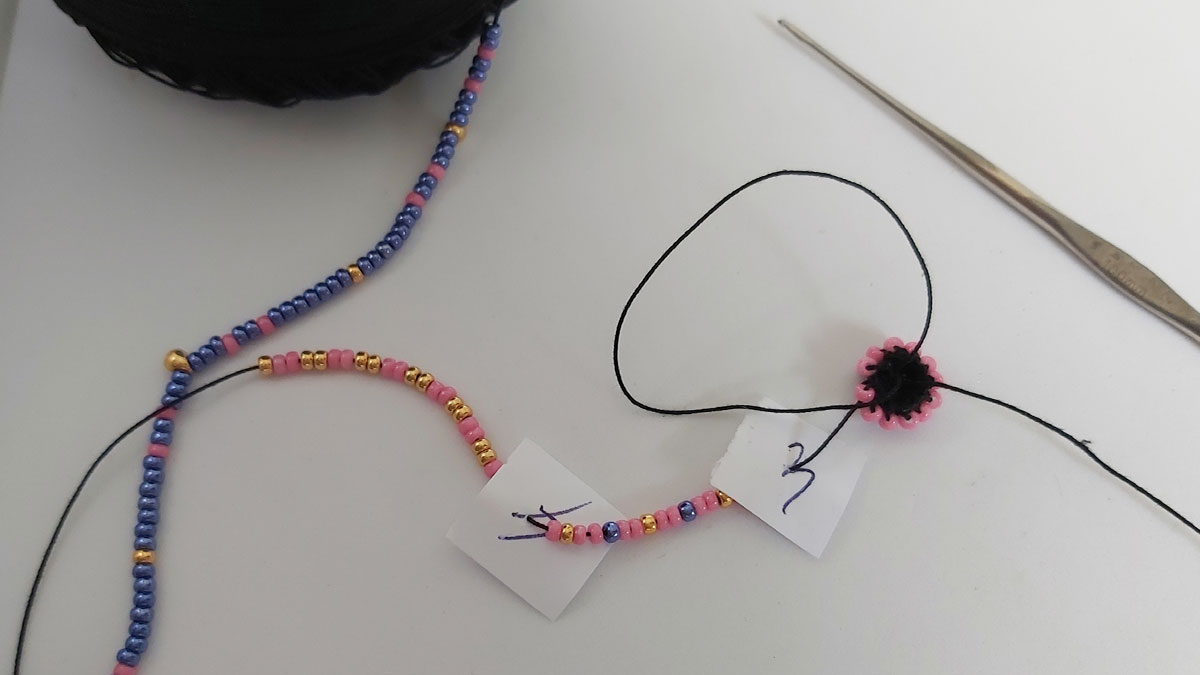 Boule de Noël en spirale au crochet bleue et rose : Etape 2