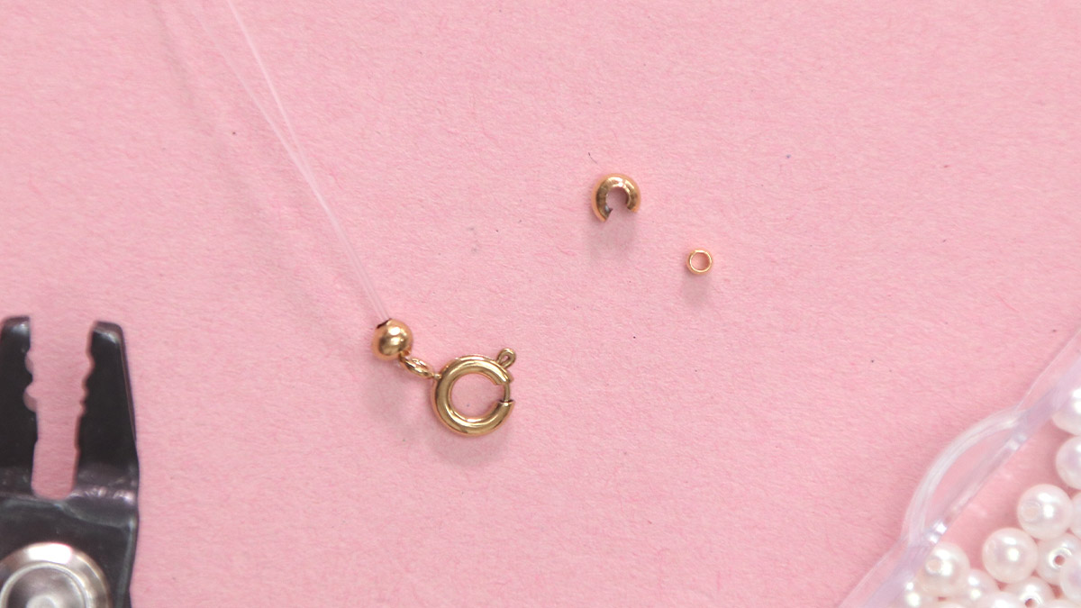 Bracelet de cheville pour les fêtes en perles nacrées : Etape 1