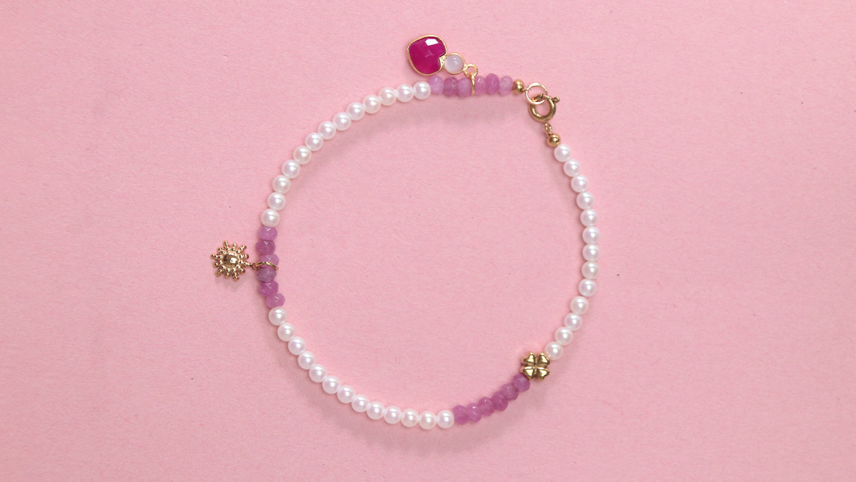 Bracelet de cheville pour les fêtes en perles nacrées : Etape 2