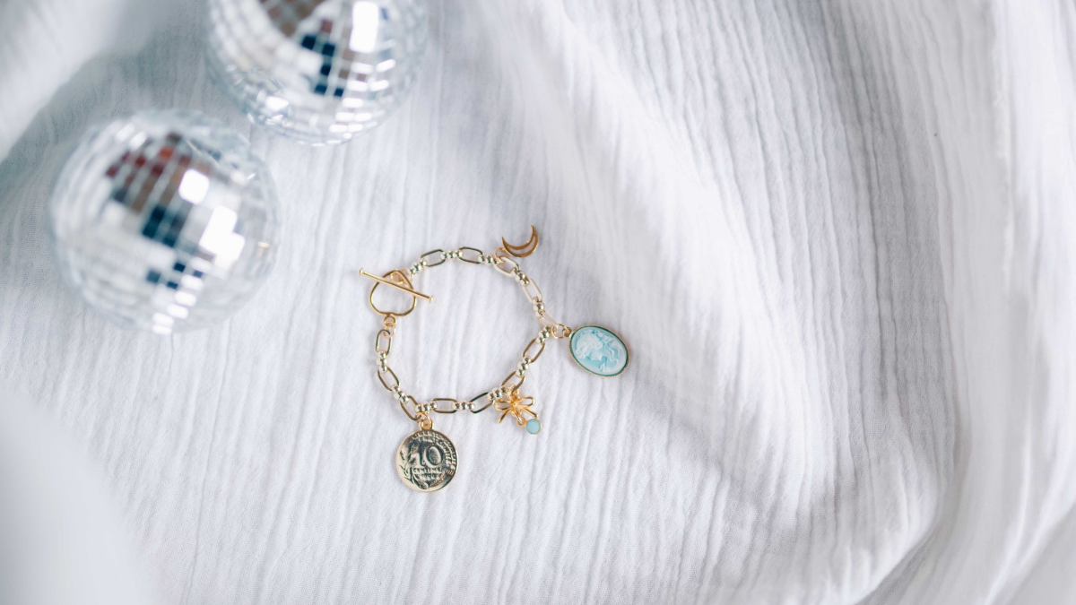 Schéma Bracelet maille dorée vintage avec breloques