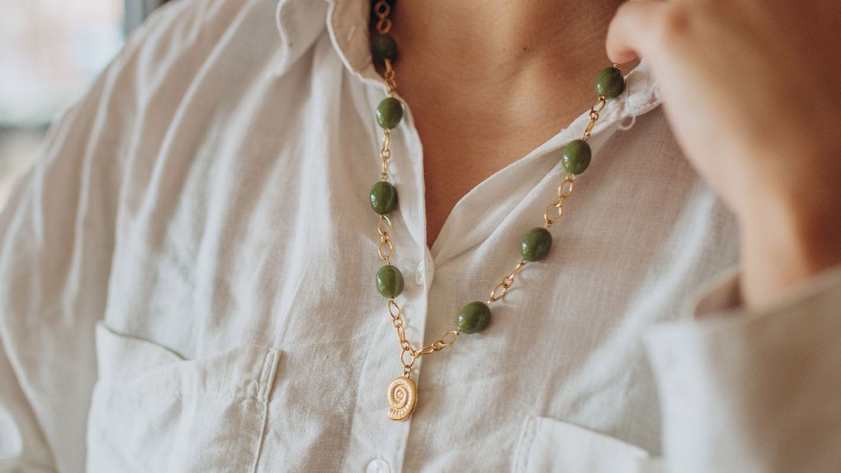 Sautoir en perles olives kaki