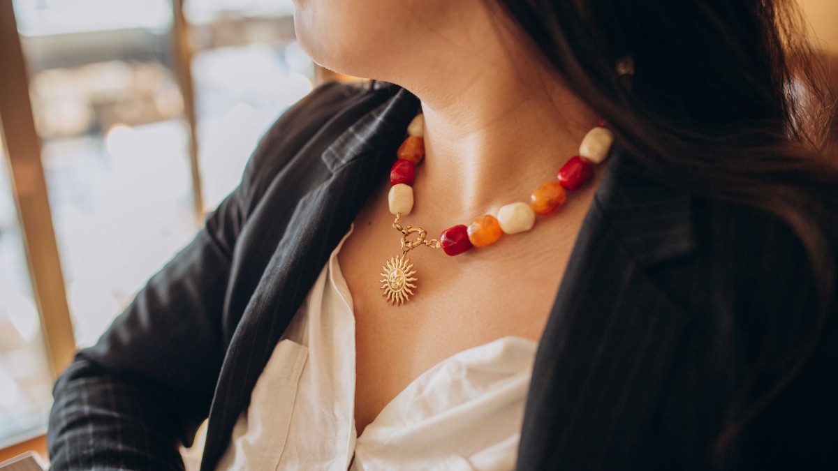 Collier perles XXL colorées avec pendentif soleil
