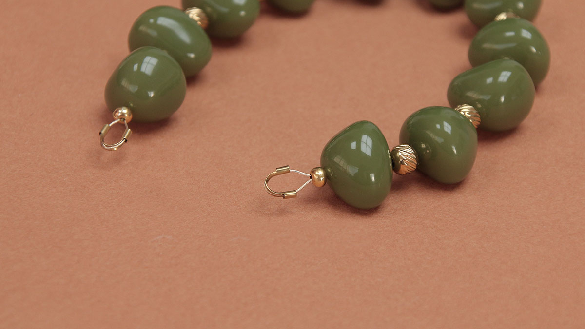 Bracelet perles résine kaki : Etape 4