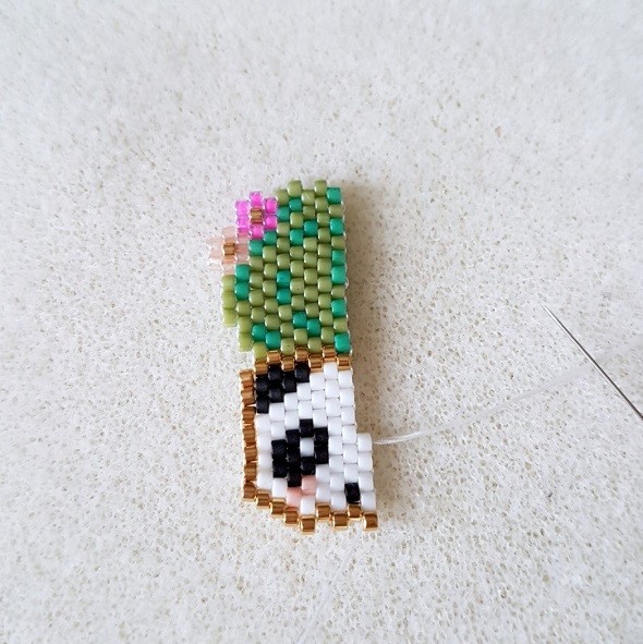 Broche Tasse panda et cactus en perles Miyuki avec un tissage brick stitch : Etape 5