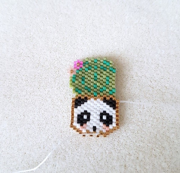 Broche Tasse panda et cactus en perles Miyuki avec un tissage brick stitch : Etape 6