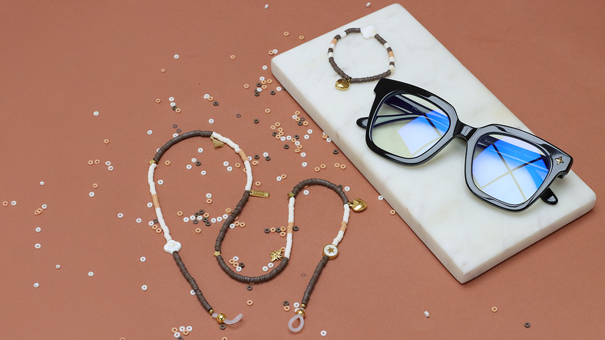 Schéma Cordon de lunettes avec des perles heishi couleur Mocha Mousse