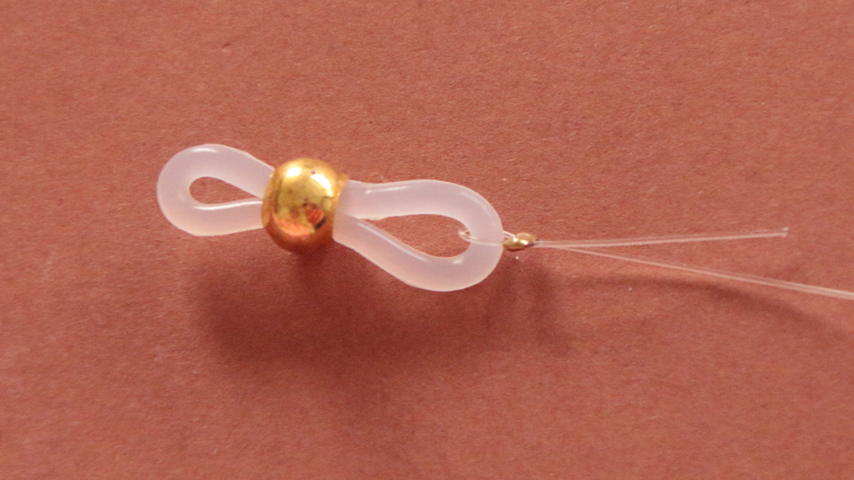 Cordon de lunettes avec des perles heishi couleur Mocha Mousse : Etape 1