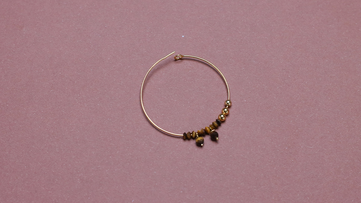 Créoles perlées en pierres naturelles oeil de tigre : Etape 3