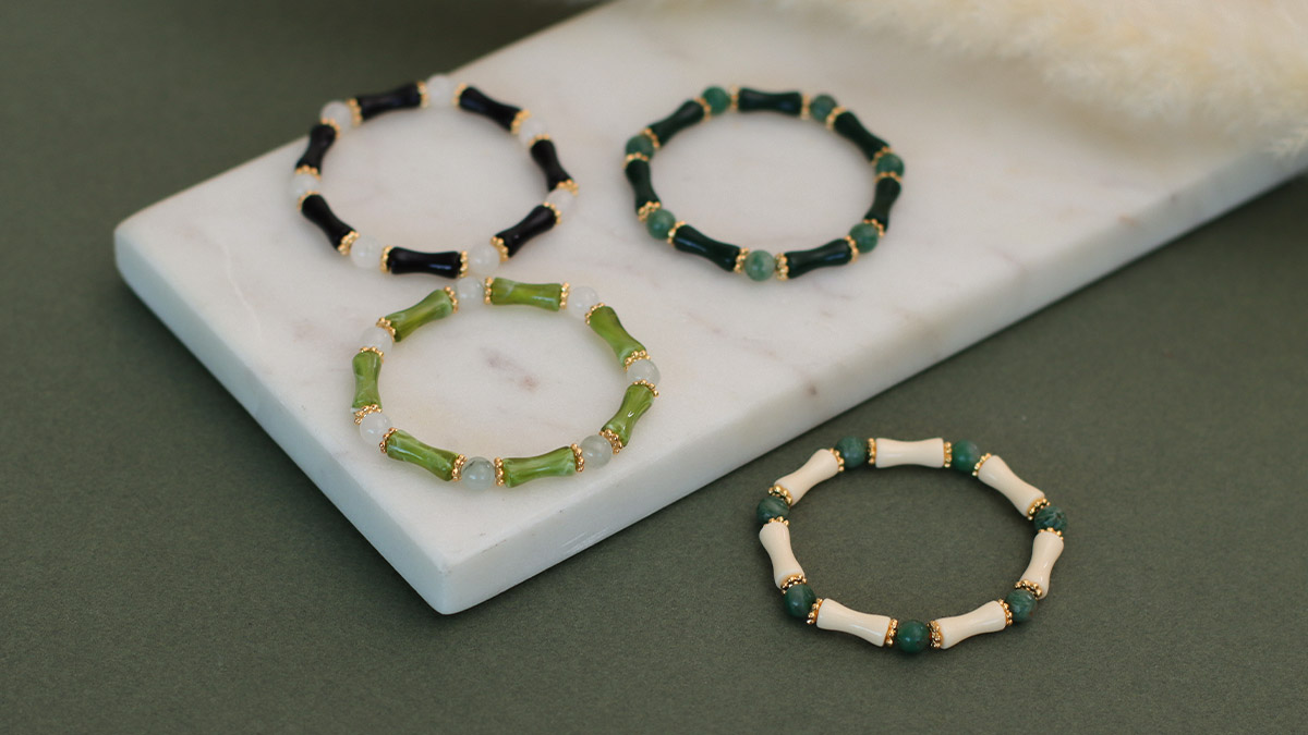 Bracelets élastiques perles tubes verts : Etape 2