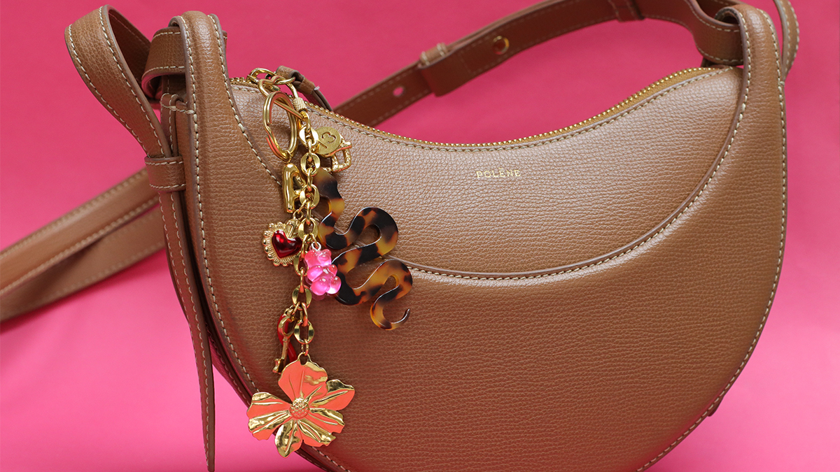 Schéma Bijou de sac avec pendentif lettre et serpent