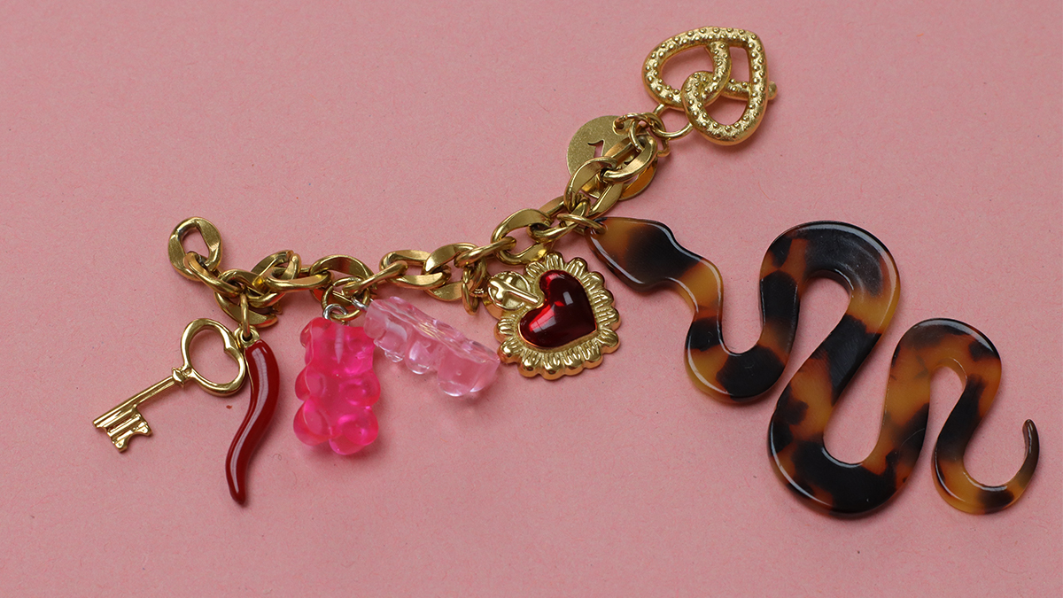 Bijou de sac avec pendentif lettre et serpent : Etape 6