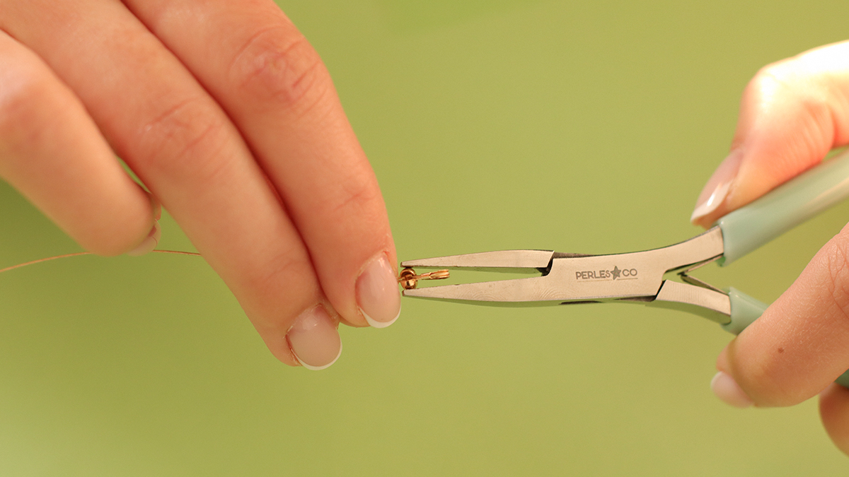 Colliers roses et verts avec pendentif papillon et perles fleurs : Etape 2