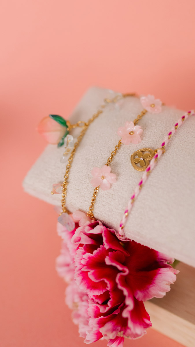 Schéma Bracelets fins avec des fleurs et des papillons