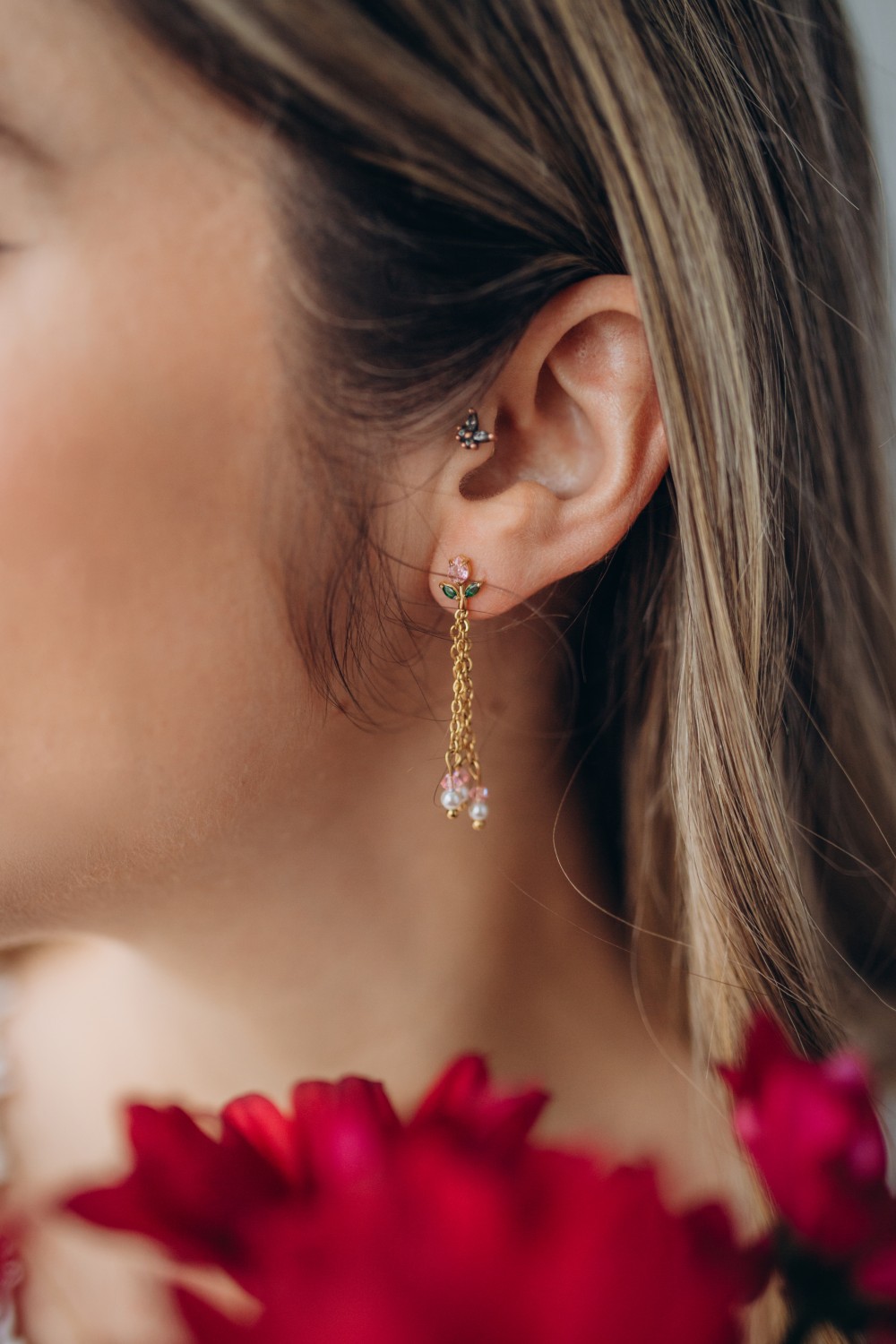 Schéma Boucles d'oreilles fleurs pendantes et perles nacrées