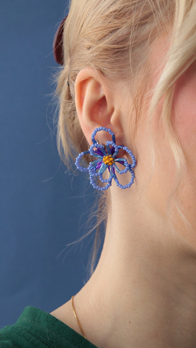 Schéma Clous d'oreilles Fleurs en perles de rocailles et Bugles