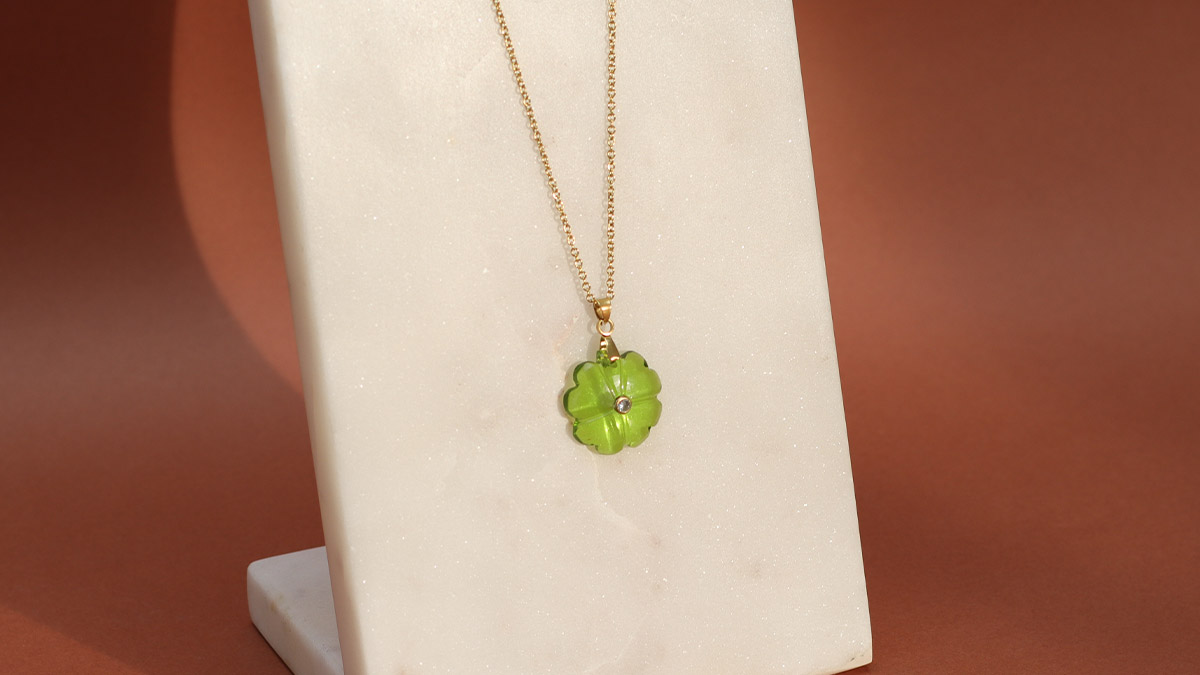 Schéma Collier trèfle à 4 feuilles en Pierre