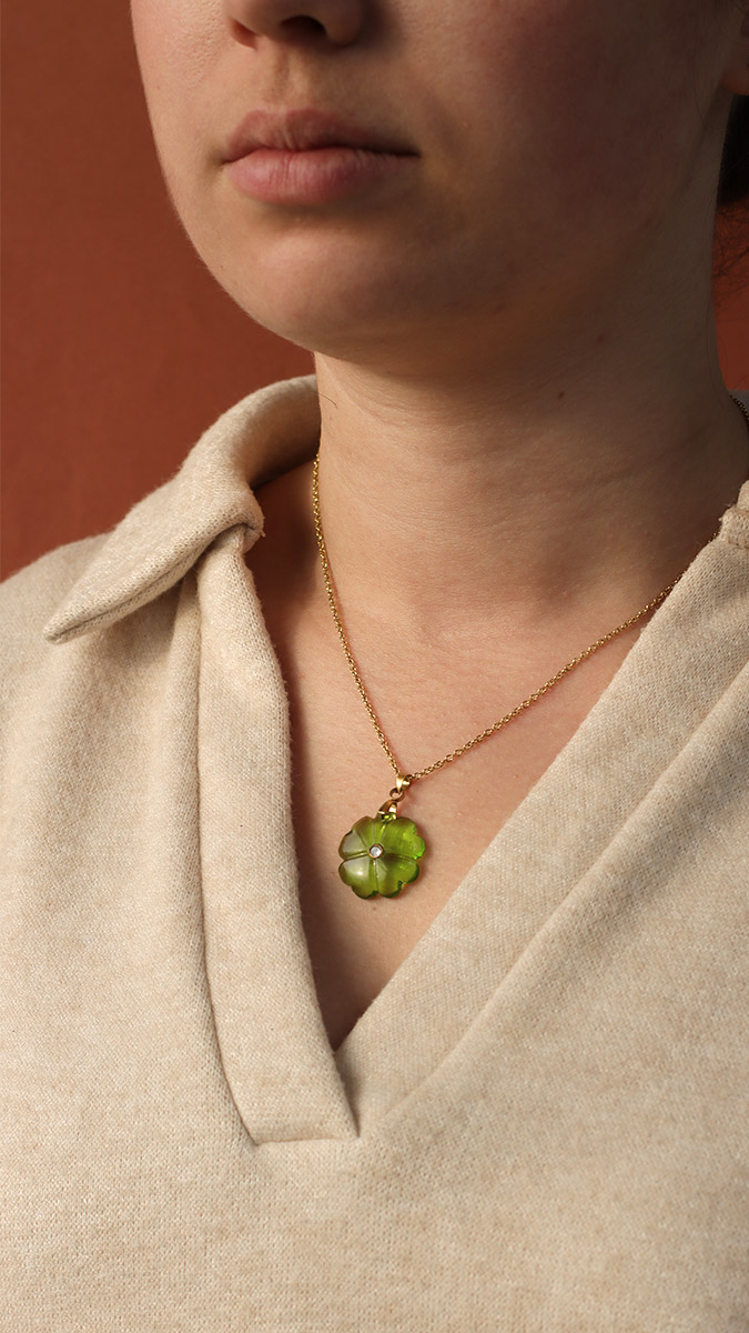 Collier trèfle à 4 feuilles en Pierre