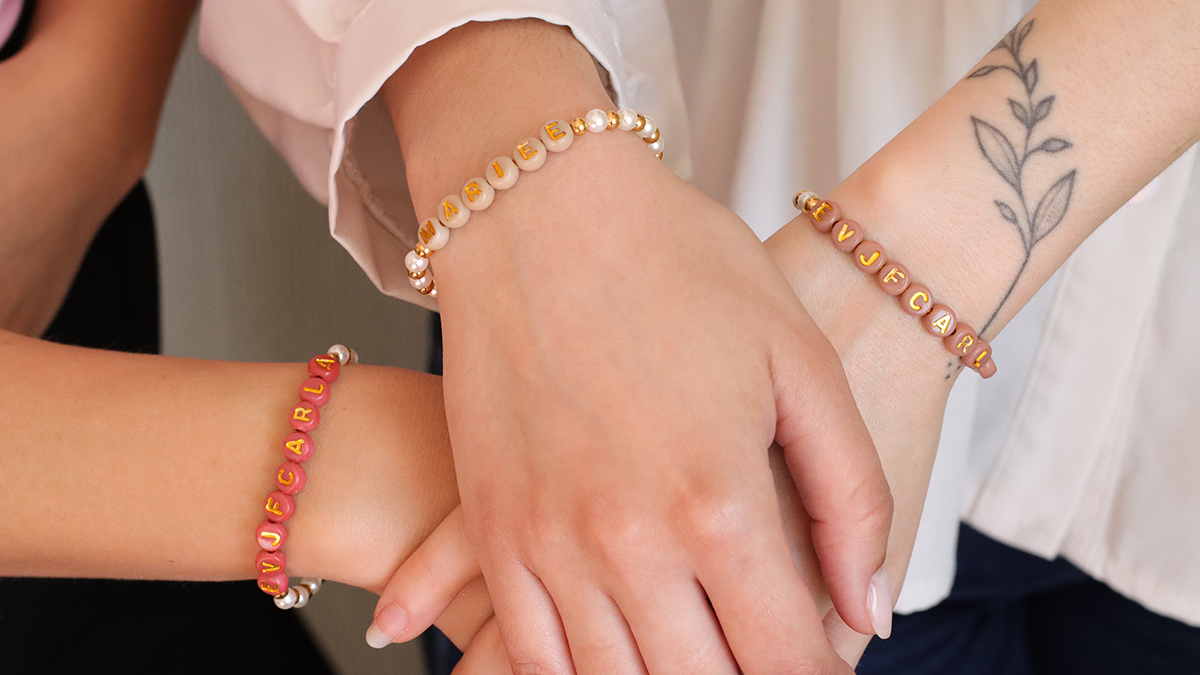 Schéma Bracelets EVJF avec perles nacrées et perles lettres