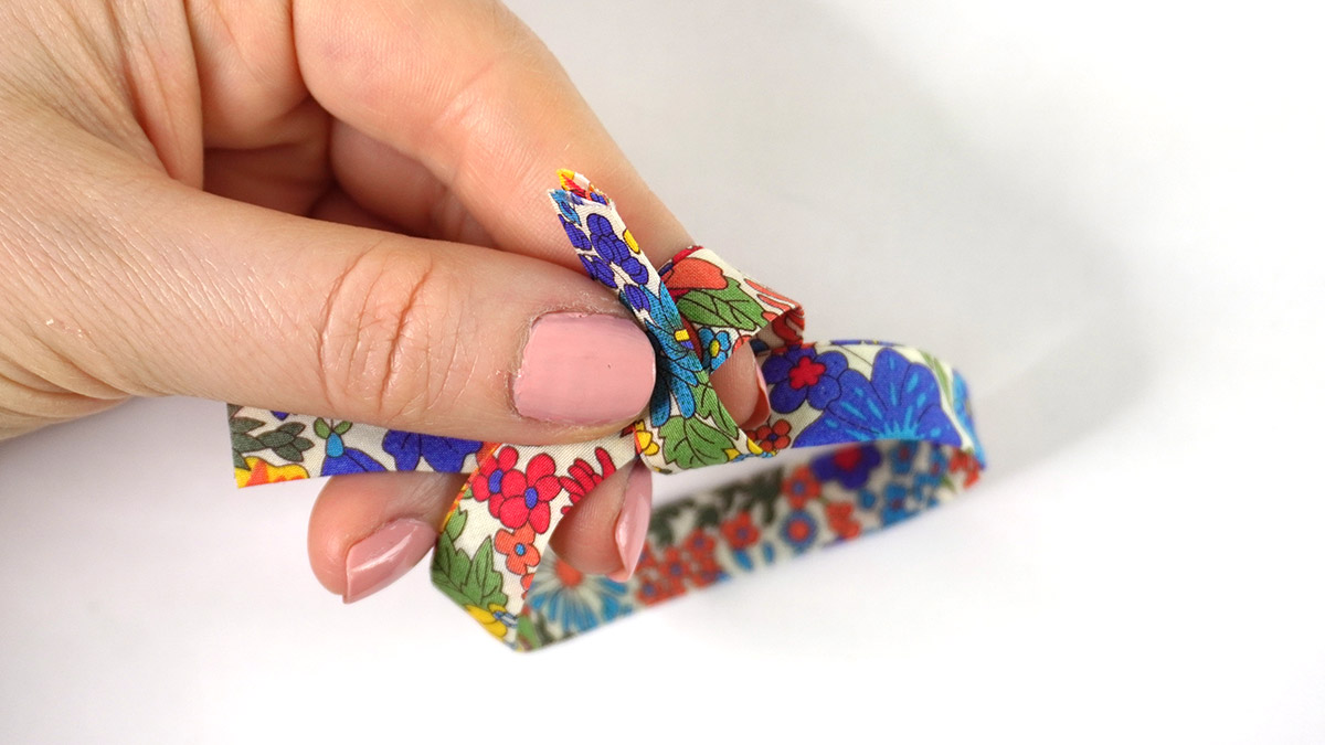 Bracelet Liberty sans fermoir avec noeuds coulants : Etape 1