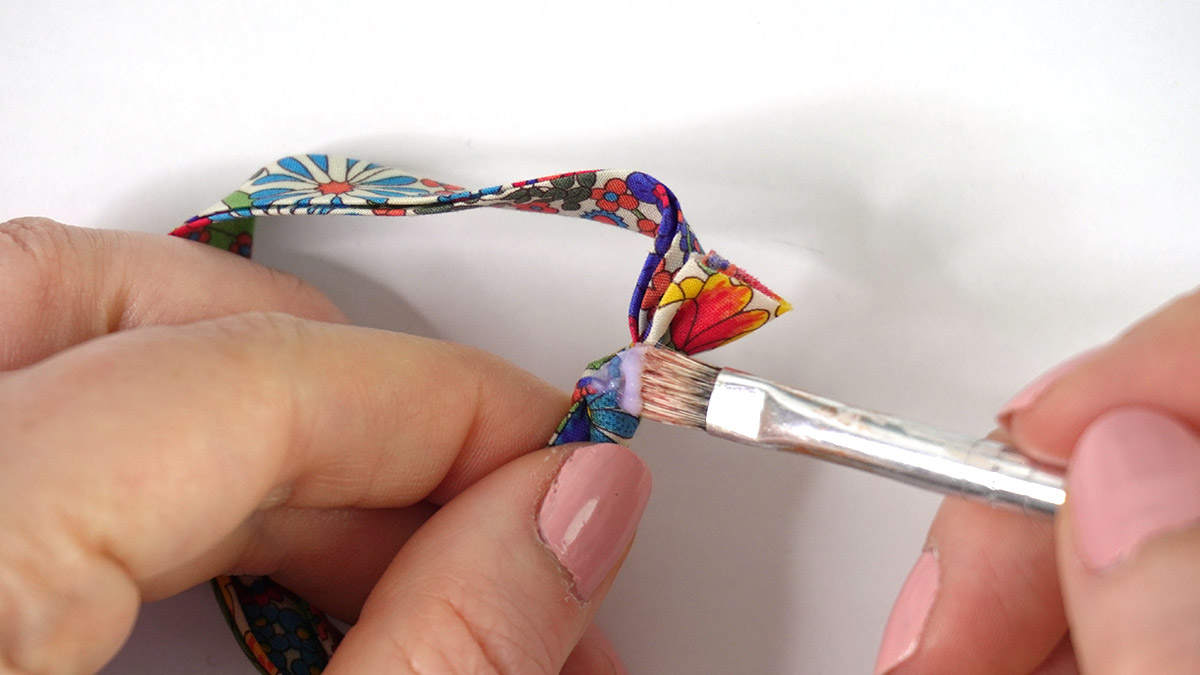 Bracelet Liberty sans fermoir avec noeuds coulants : Etape 3