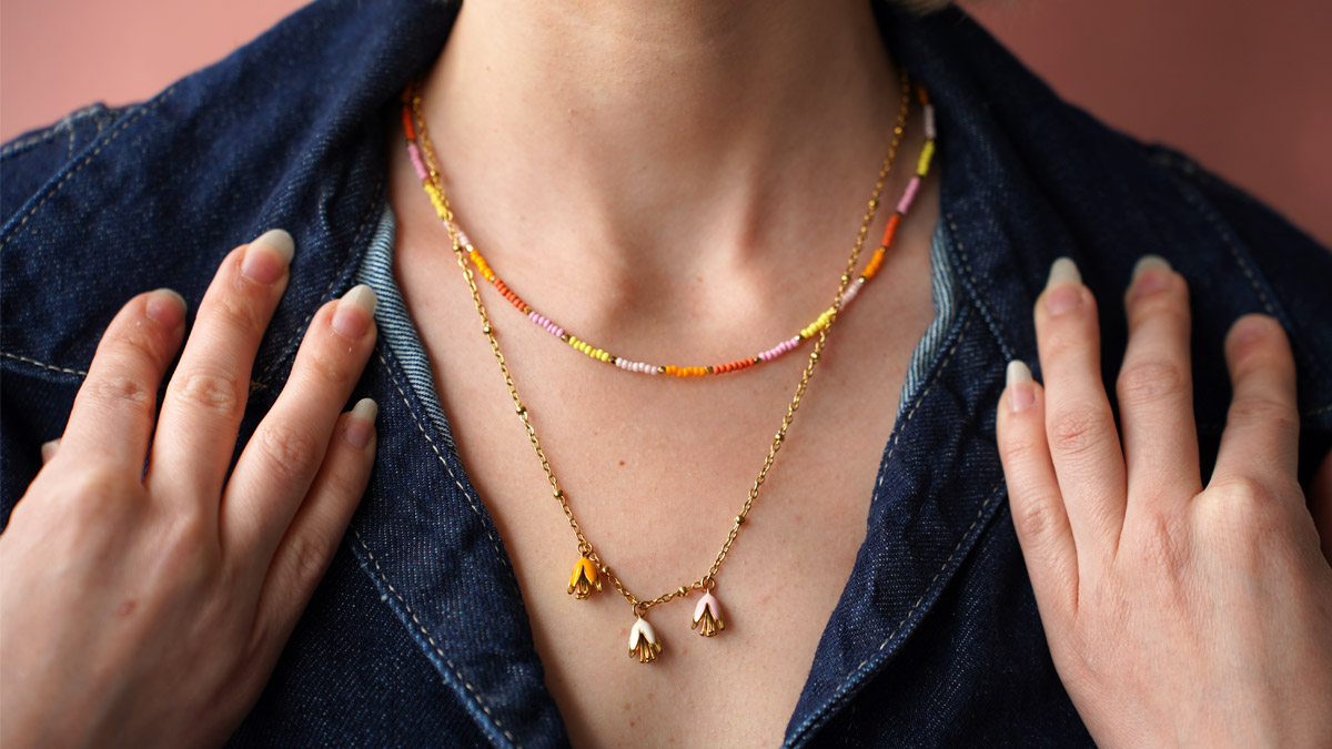 Collier en perles de rocailles multicolores