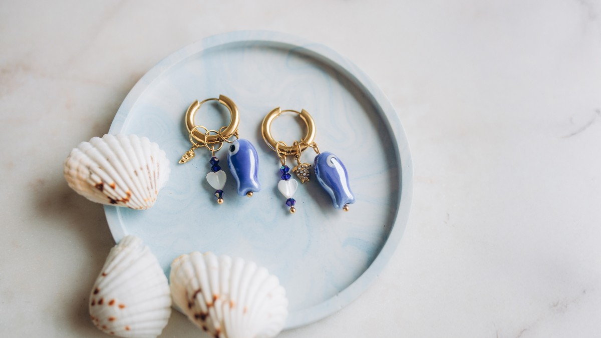 Boucles d'oreilles créoles avec pendentif poisson