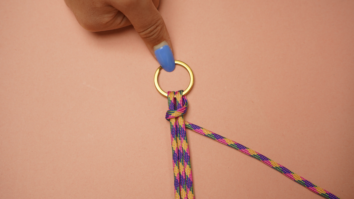 Bijou de sac été avec cordon paracorde : Etape 2