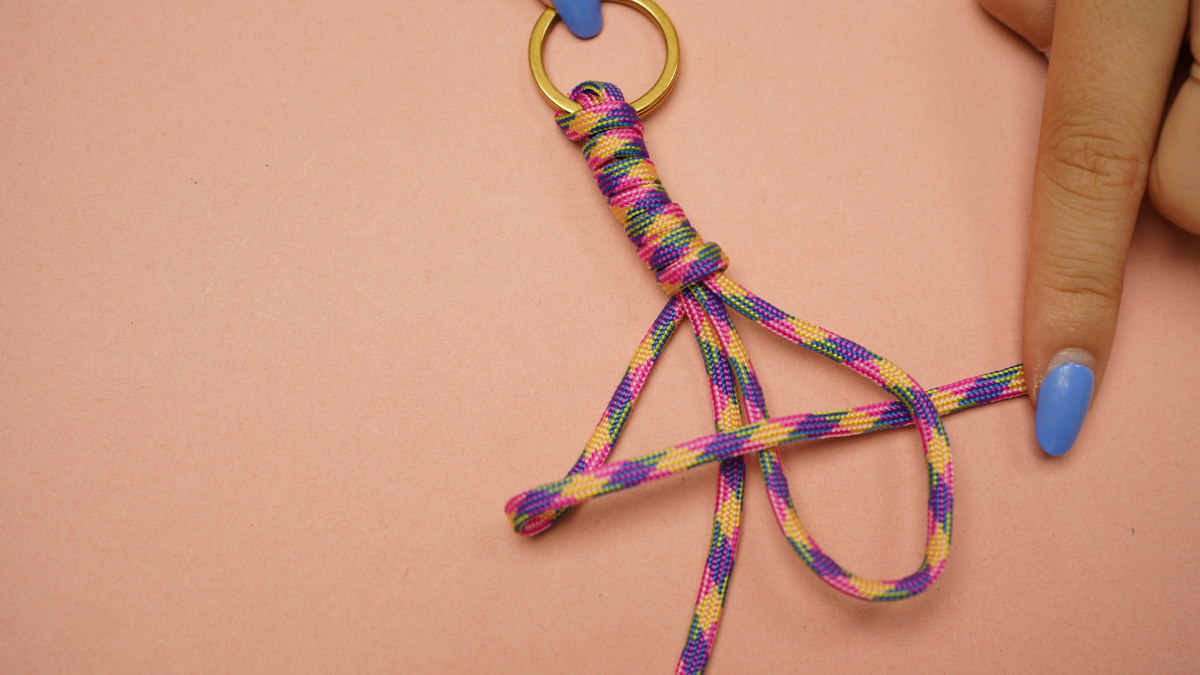 Bijou de sac été avec cordon paracorde : Etape 4