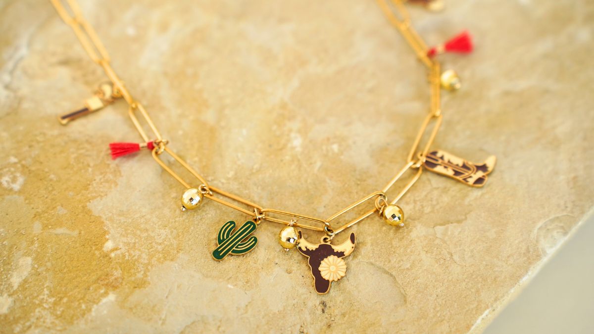 Collier charms cowgirl