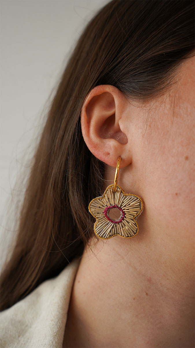 Schéma Boucles d'oreilles fleurs brodées
