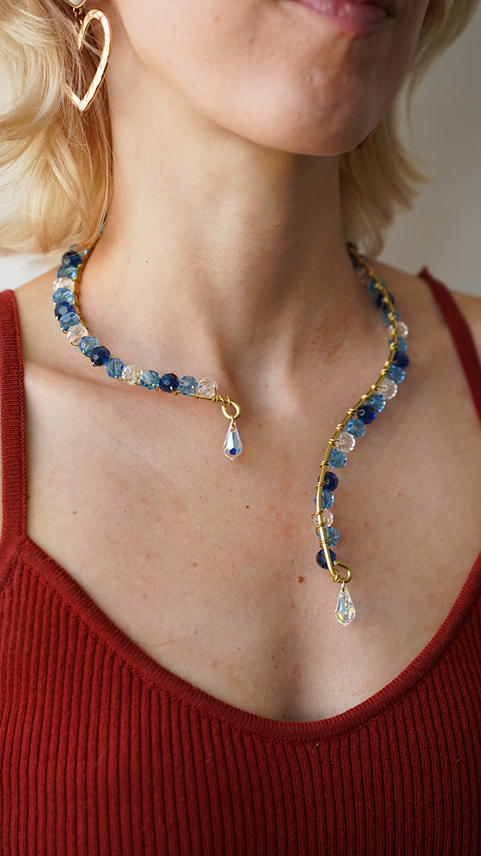 Schéma Collier fil laiton avec perles bleues et gouttes PureCrystal
